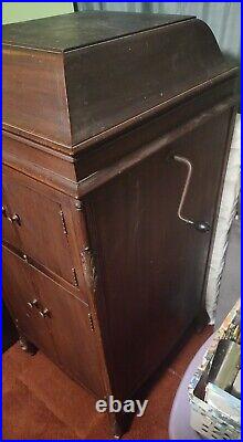 1915- Victor Victrola Antique Phonograph Cabinet Record Player Original Plays