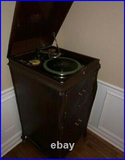 1917 Victor Victrola Antique Record Player and 120 Vintage Records