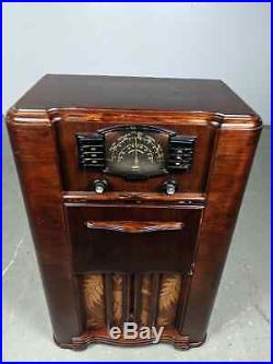 1939 Antique Art Deco Zenith 7S682 AM/Shortwave Console Radio with RECORD PLAYER
