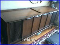 1960'S Magnavox HiFi Stereo Am/Fm Radio Record Player Console Cabinet