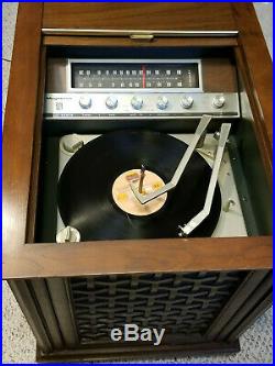 1970's VINTAGE MAGNAVOX Micromatic SOLID STATE Record Player + Record CLEANER