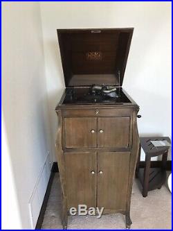 ANTIQUE VICTOR TALKING MACHINE VICTROLA VV XI Wind Up Record Player/Phonograph