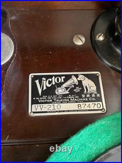 Antique VICTOR VICTROLA PHONOGRAPH VV-210 TALKING MACHINE Record Player PLAYS