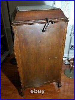 Antique Victor Upright Victrola Talking Machine Record Player (LOCAL PICK UP)