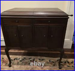 Antique Victor Victrola Talking Machine VV 215 Phonograph Cabinet Record Player