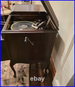 Antique Victor Victrola Talking Machine VV 215 Phonograph Cabinet Record Player