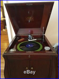 Antique Victrola 1921 Phonograph Record Player with 50+ records! WORKS GREAT