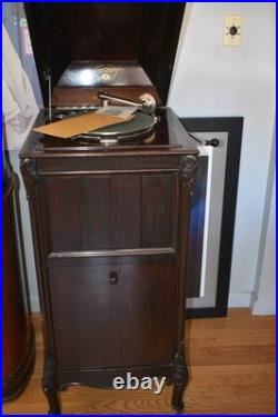 Antiques, Columbia Grafonola 75 Phonograph, Mahogany Record Player
