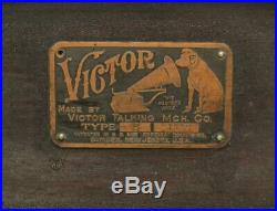 Early Victor model 6 phonograph with metal horn- mahogany victrola record player