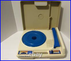 Fisher Price Vintage 1978 Portable Record Player 825 WORKS 33/45 RPM & RECORDS
