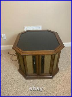 Magnavox Vintage End Table with Record Player and AM/FM Stereo