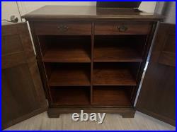 Magnavox console phonograph (record player) cabinet from the mid-1950s Magnavox console phonograph (record player) cabinet from the mid-1950s