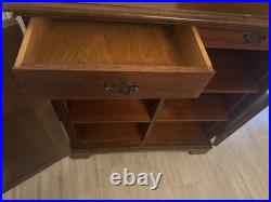 Magnavox console phonograph (record player) cabinet from the mid-1950s Magnavox console phonograph (record player) cabinet from the mid-1950s