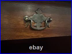 Magnavox console phonograph (record player) cabinet from the mid-1950s Magnavox console phonograph (record player) cabinet from the mid-1950s