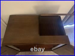 Magnavox console phonograph (record player) cabinet from the mid-1950s Magnavox console phonograph (record player) cabinet from the mid-1950s