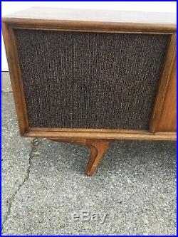 Mid Century Modern Stereo Console RCA Victor Record Player Radio Walnut credenza