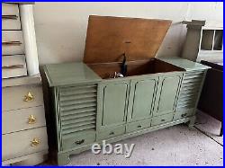 Mid Century Modern Zenith Stereo Cabinet with Record Player & Storage