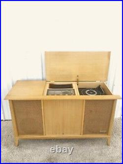 Mid Century Modern Zenith Stereo Cabinet with Record Player & Storage