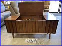 Mid-Century Modern Zenith Stereophonic High Fidelity Record Player, AM/FM Tuner