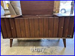 Mid-Century Modern Zenith Stereophonic High Fidelity Record Player, AM/FM Tuner