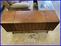 Mid-Century Modern Zenith Stereophonic High Fidelity Record Player, AM/FM Tuner