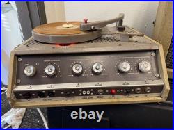 Newcomb Vintage Vacuum Tubed Record Player With speaker model TR 1640M