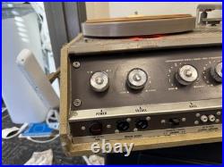 Newcomb Vintage Vacuum Tubed Record Player With speaker model TR 1640M