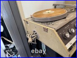 Newcomb Vintage Vacuum Tubed Record Player With speaker model TR 1640M