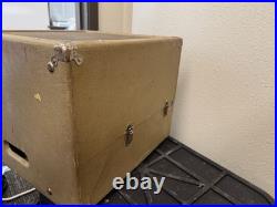 Newcomb Vintage Vacuum Tubed Record Player With speaker model TR 1640M