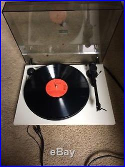 PRO-ject white vinyl record player (audio systems)