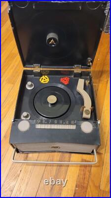 RCA VICTOR 6-BY-4 SKIPPER RADIO / RECORD PLAYER PHONOGRAPH Not Sure If Works RCA VICTOR 6-BY-4 SKIPPER RADIO / RECORD PLAYER PHONOGRAPH Not Sure If Works