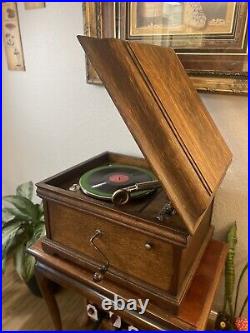 Silvertone phonograph record player 1916 Model VI. Works