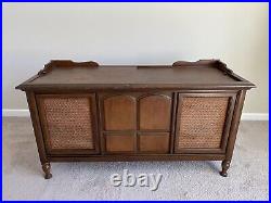 Sylvania Model SC21. Vintage Console With Record Player And Radio
