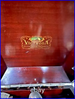 VICTOR VICTROLA VV-XI PHONOGRAPH Record Player ANTIQUE 1910s w Cabinet & Records