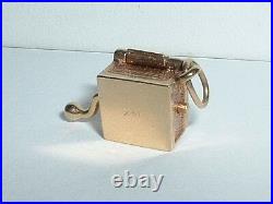 VINTAGE 14k YELLOW GOLD 3D MOVEABLE RECORD PLAYER PHONOGRAPH CHARM