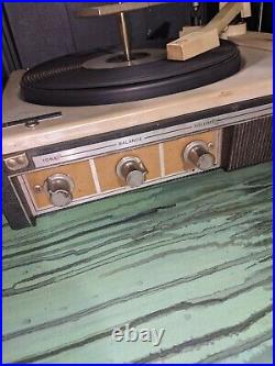 VINTAGE GE Mustang Portable Record Player turn table V941x