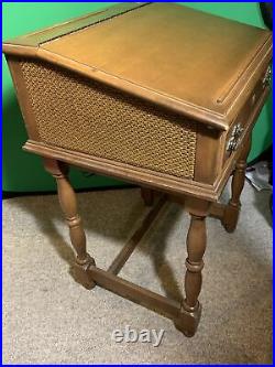 VOICE Of MUSIC Stereo Console Early American Desk Vintage Record Player 627