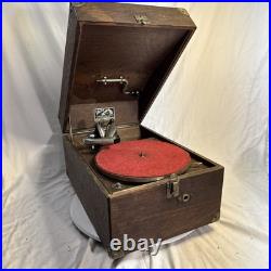 Victor VV-50 Talking Machine Suitcase Phonograph Record Player Needs Work