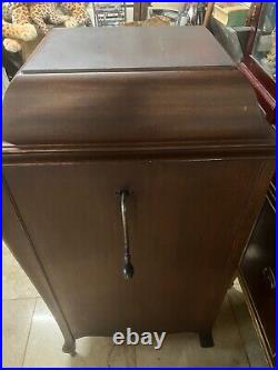 Victor Victrola Antique Phonograph Cabinet Record Player