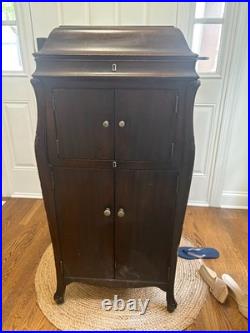 Victorian Record player, Victrola. Victor Talking Machine Co. VV-XIV
