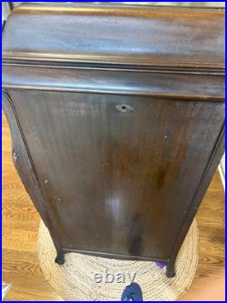 Victorian Record player, Victrola. Victor Talking Machine Co. VV-XIV