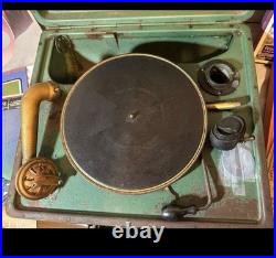 Victrola Portable Wind-Up Phonograph Suitcase Record Player Green/Brass 1920's