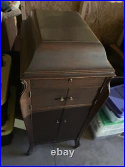Victrola Talking Machine Antique 1900s Record Player Includes Records