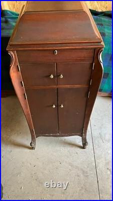 Victrola Talking Machine Antique 1900s Record Player Includes Records