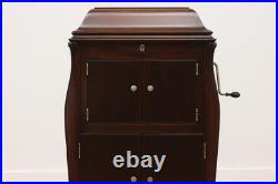 Victrola VV-XI Record Player Antique Oak Phonograph, Records #55626