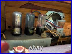 Vintage 1950s 60s Silvertone Phonograph Record Player, Tubes Vintage 1950s 60s Silvertone Phonograph Record Player, Tubes