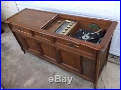 Vintage French Provincial Cabinet Magnavox Record Player AM/FM Radio Console