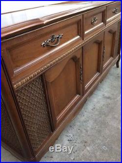 Vintage French Provincial Cabinet Magnavox Record Player AM/FM Radio Console