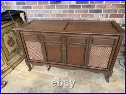 Vintage MCM 1970s Sylvania Solid State FM/AM Stereo Record Player Console NICE