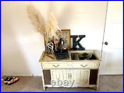 Vintage Magnavox French COuntry wood COnsole am/fm REcord player